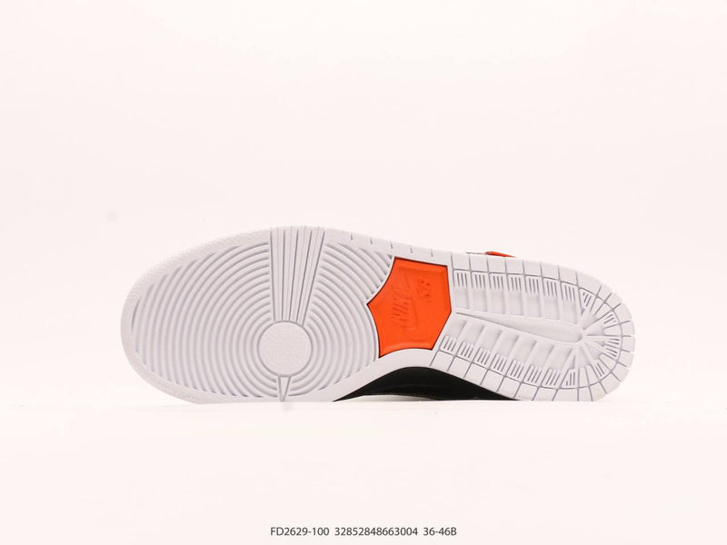 حذاء Nike SB Dunk Low TIGHTBOOTH