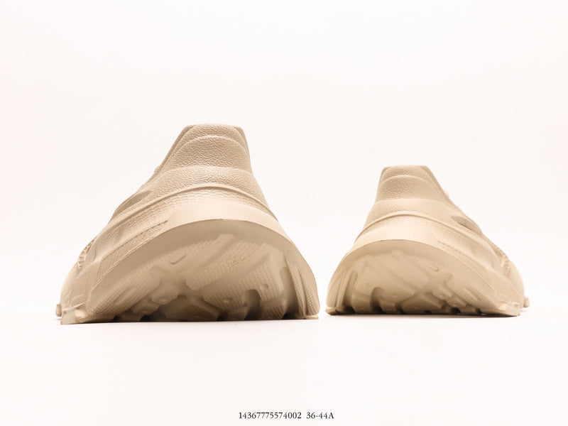 حذاء Balenciaga HD برباط باللون البيج