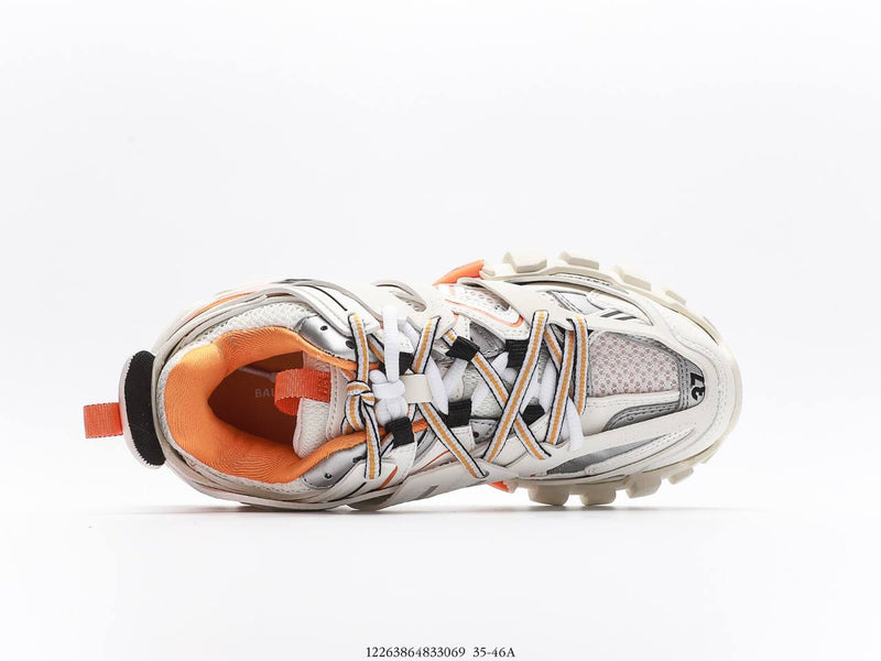 حذاء Balenciaga Track باللون الأبيض والبرتقالي