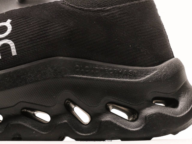 حول تشغيل Cloudtilt LOEWE All Black