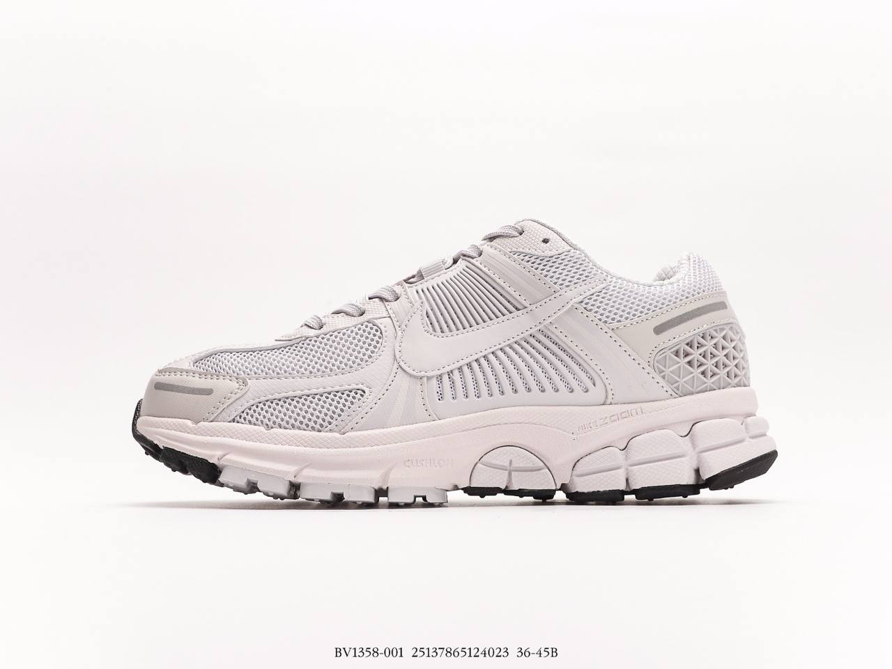 حذاء Nike NK Zoom Vomero 5 أبيض ورمادي غامق