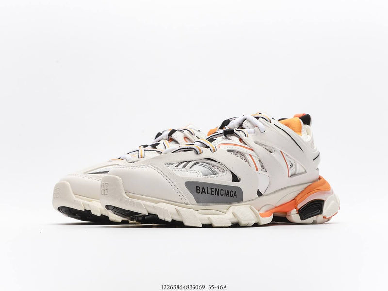 حذاء Balenciaga Track باللون الأبيض والبرتقالي