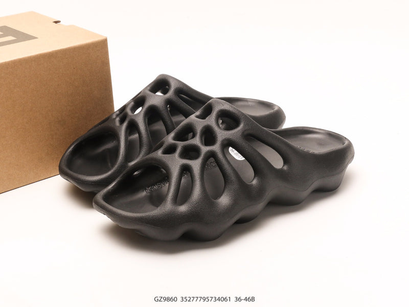 حذاء Yeezy 450 SLIDE من Adidas Originals
