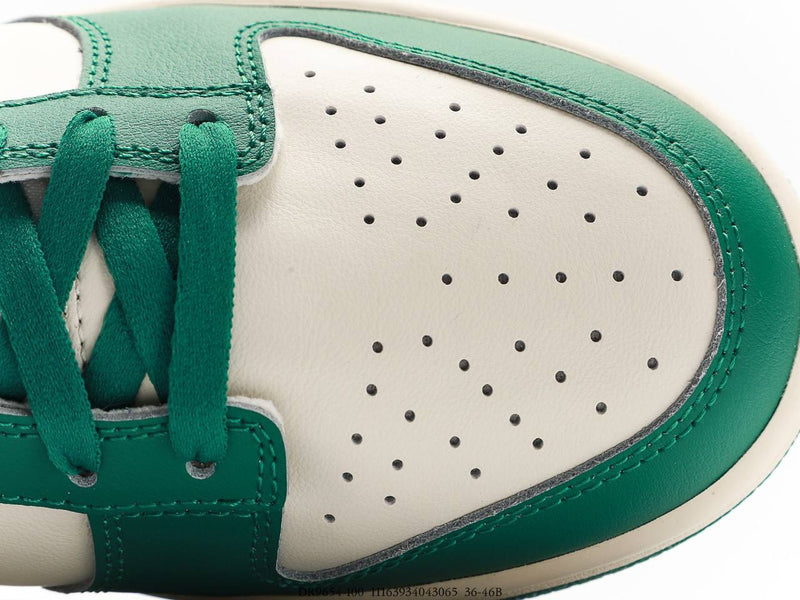 حذاء Nike Dunk Low “Lottery” باللونين الأبيض والأخضر