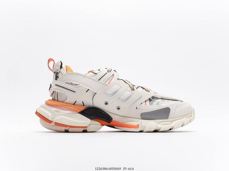 حذاء Balenciaga Track باللون الأبيض والبرتقالي
