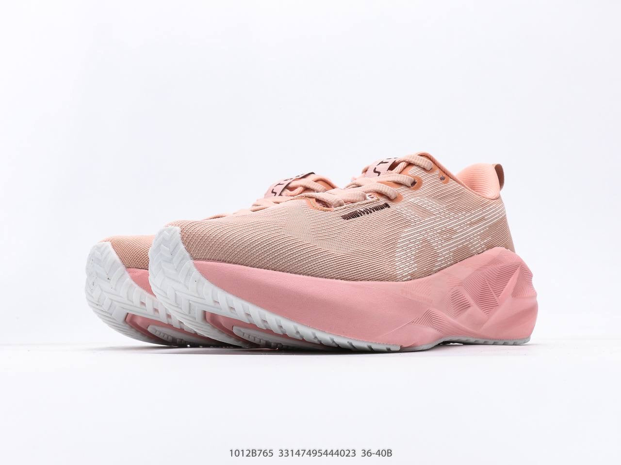 حذاء ASICS Novablast 5 "وردي"