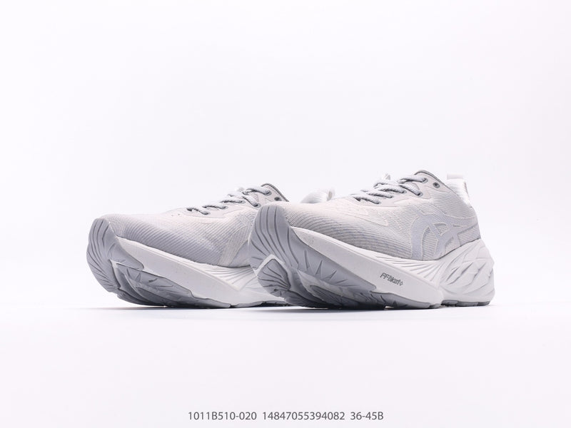 حذاء ASICS Novablast 4