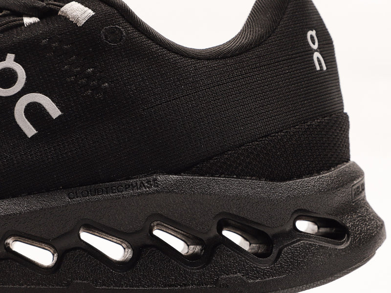 حول تشغيل Cloudsurfer Black