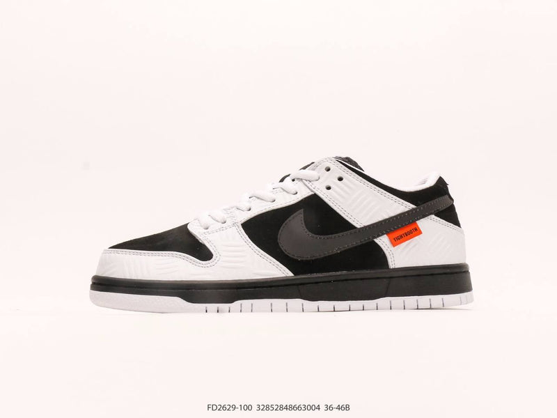 حذاء Nike SB Dunk Low TIGHTBOOTH