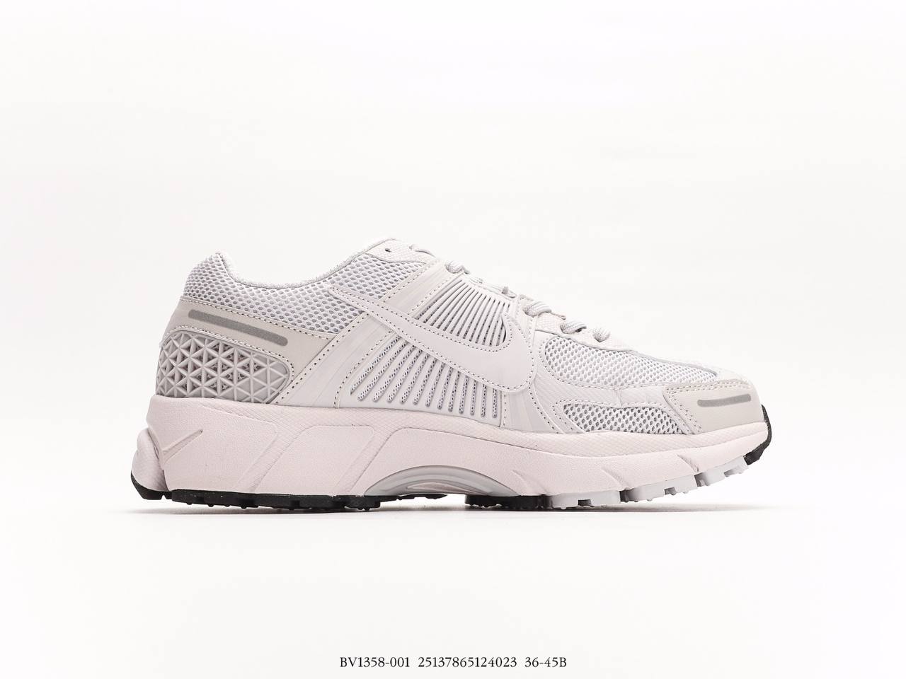 حذاء Nike NK Zoom Vomero 5 أبيض ورمادي غامق
