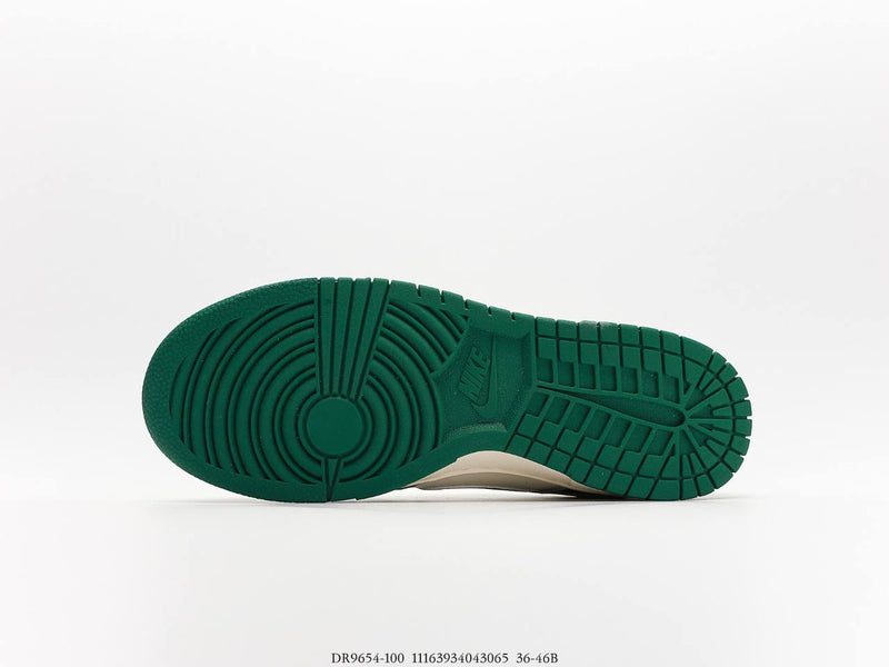 حذاء Nike Dunk Low “Lottery” باللونين الأبيض والأخضر