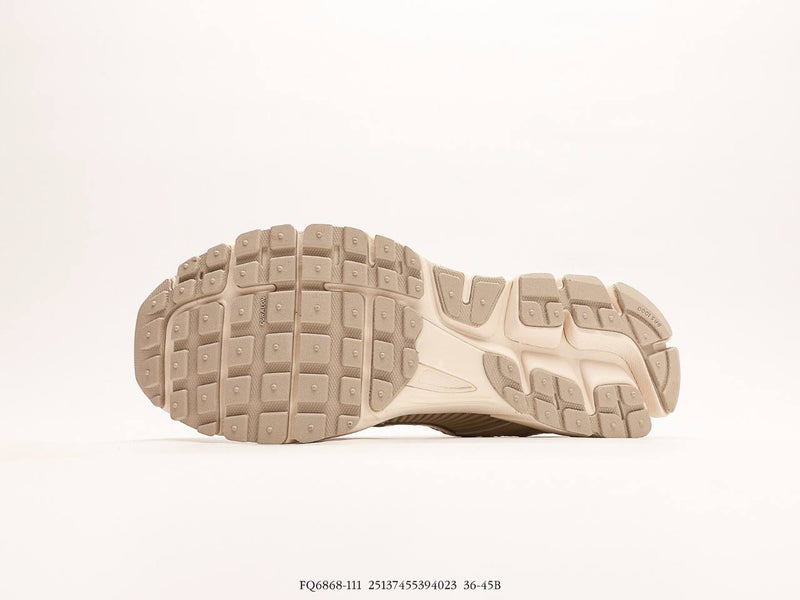 NIKE ZOOM Vomero 5   Sail Light Orewood Brown