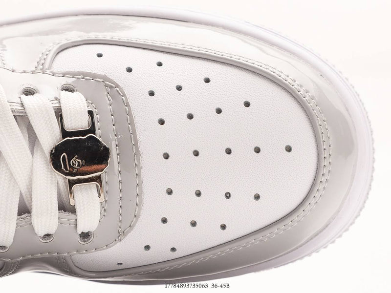 حذاء A Bathing Ape Bape Sta Low من الجلد اللامع باللون الأبيض والرمادي (2023)