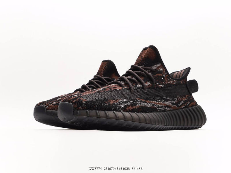 حذاء أديداس YEEZY BOOST 350 V2 باللونين الأسود والأزرق بتصميم تيرانوصور