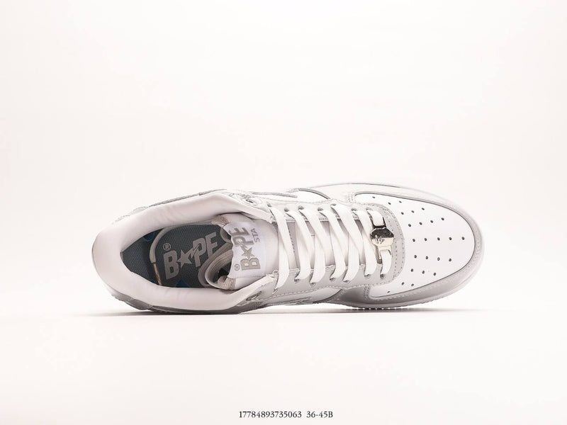 حذاء A Bathing Ape Bape Sta Low من الجلد اللامع باللون الأبيض والرمادي (2023)