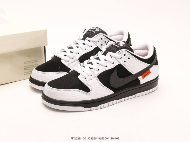 حذاء Nike SB Dunk Low TIGHTBOOTH