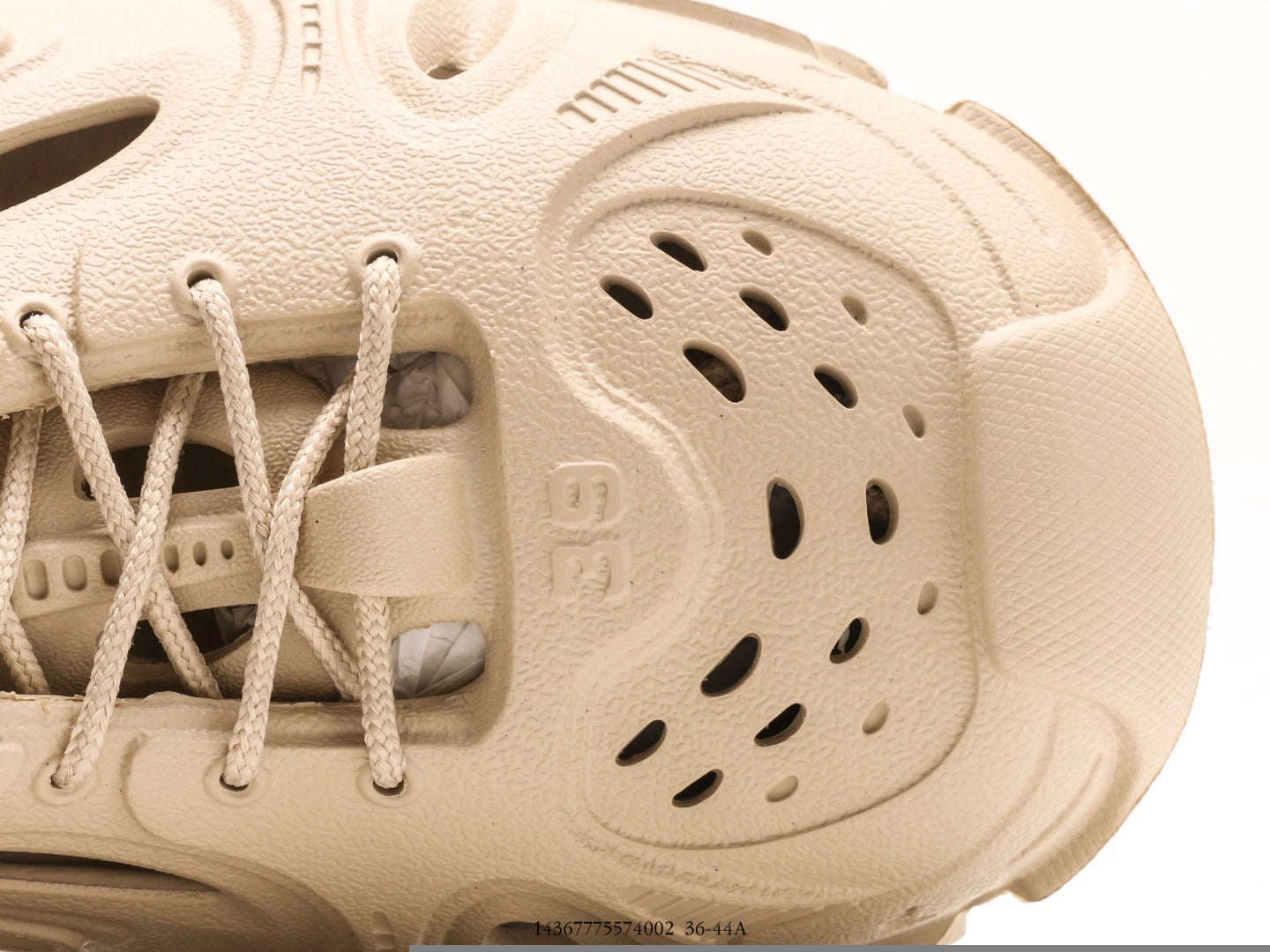 حذاء Balenciaga HD برباط باللون البيج
