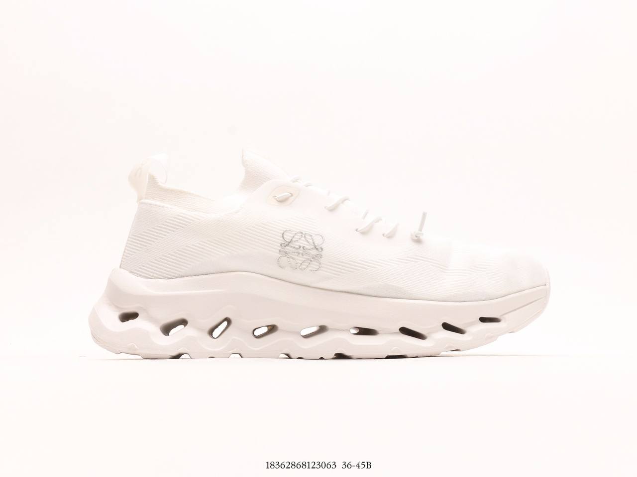 حول تشغيل Cloudtilt LOEWE All White