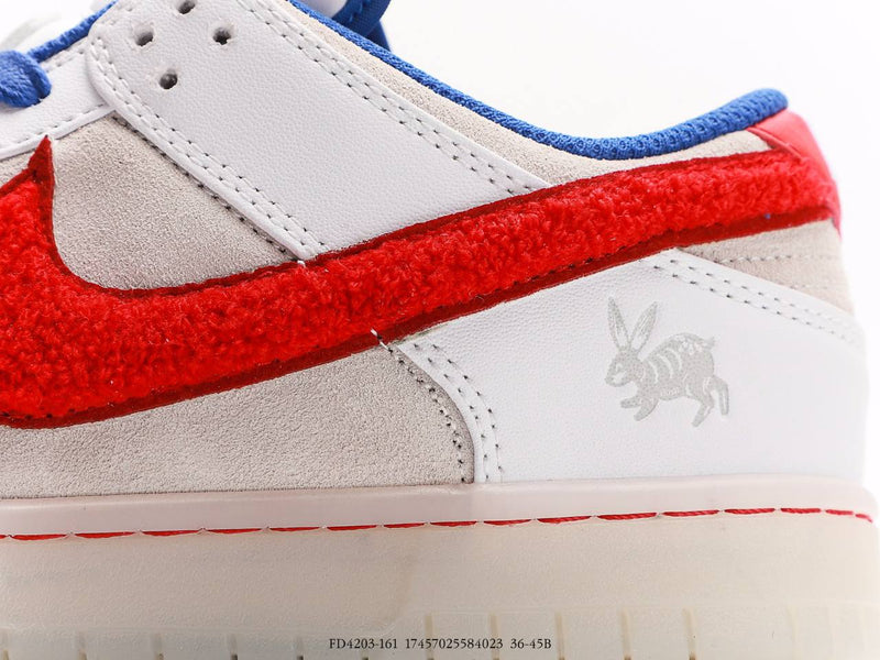 حذاء Nike SB Dunk Low من عام الأرنب