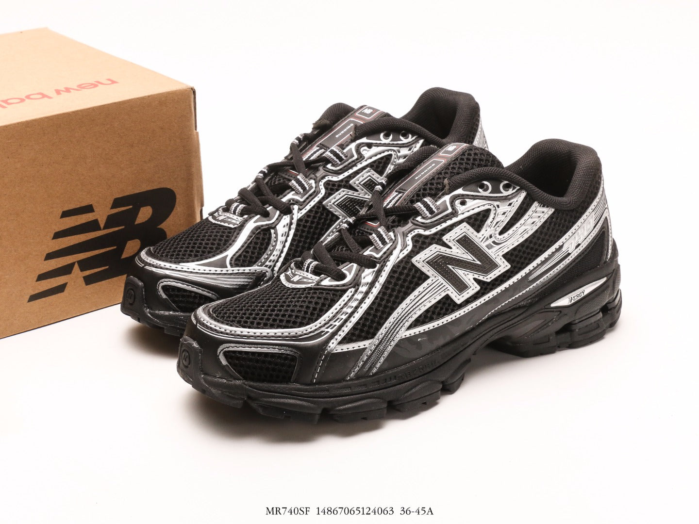 حذاء نيو بالانس 740v2 باللون الأسود