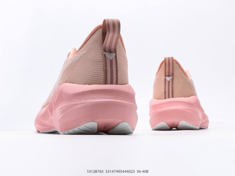 حذاء ASICS Novablast 5 "وردي"