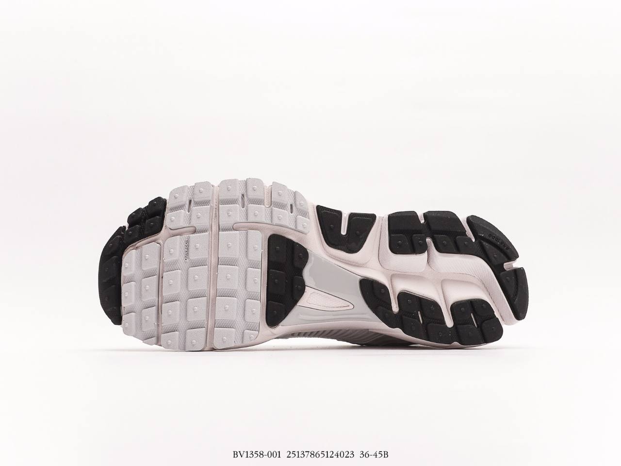 حذاء Nike NK Zoom Vomero 5 أبيض ورمادي غامق