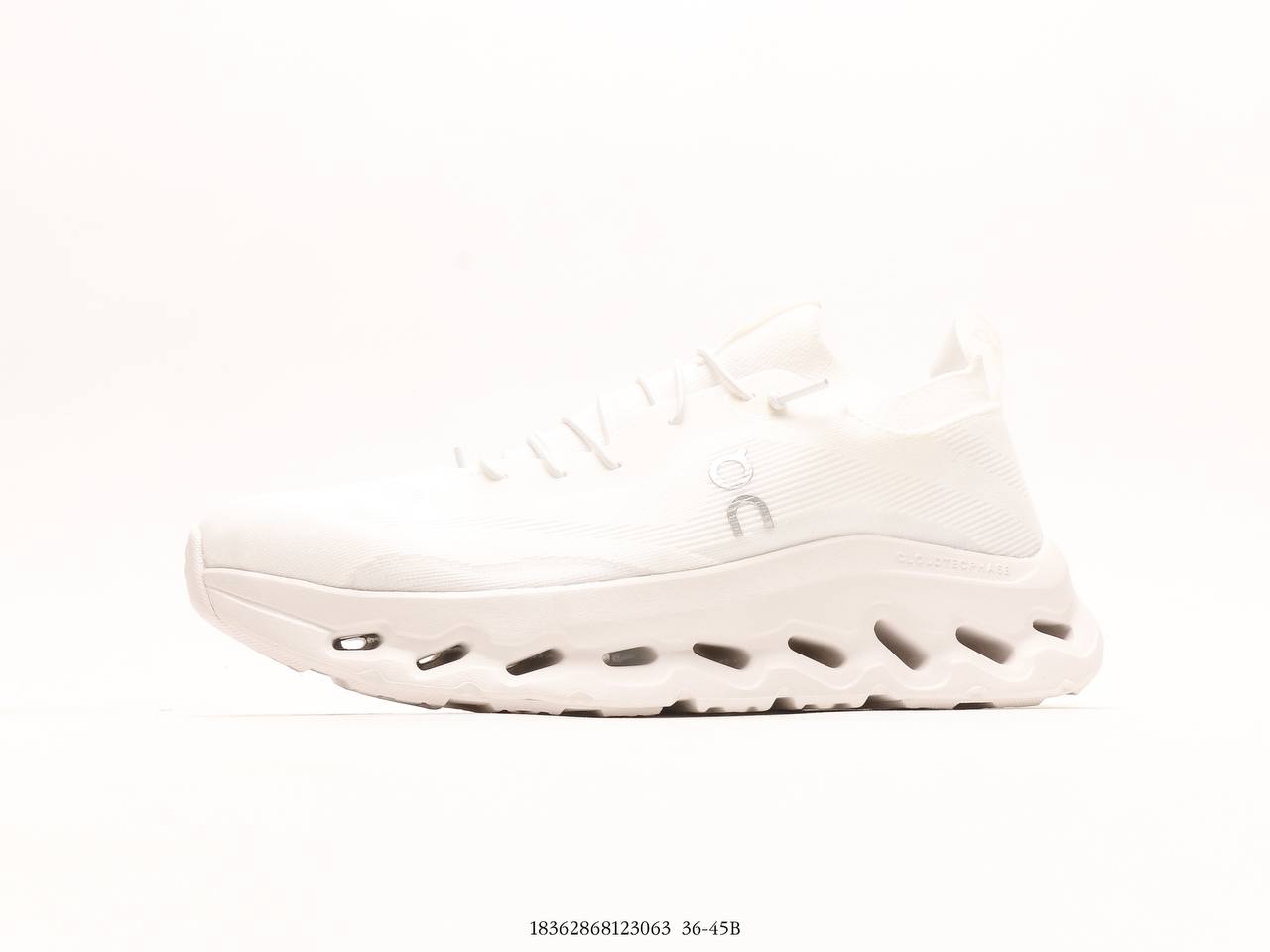 حول تشغيل Cloudtilt LOEWE All White