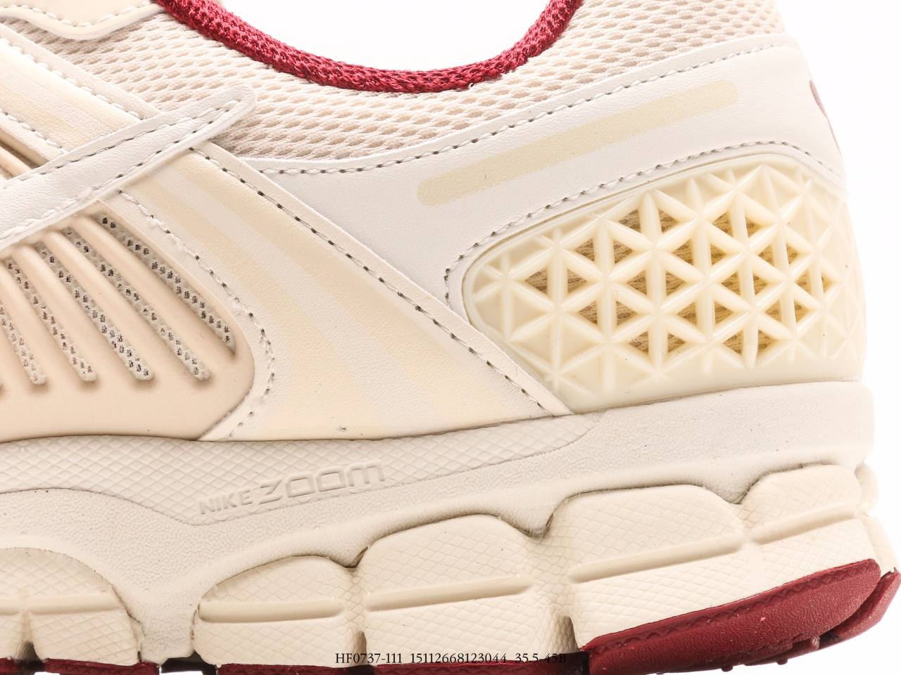 حذاء Nike Air Zoom Vomero 5 لعيد الحب