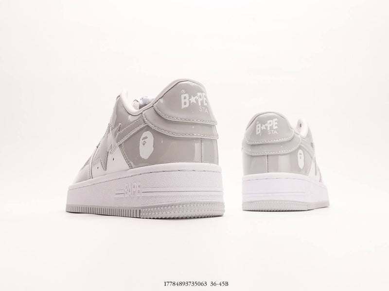 حذاء A Bathing Ape Bape Sta Low من الجلد اللامع باللون الأبيض والرمادي (2023)