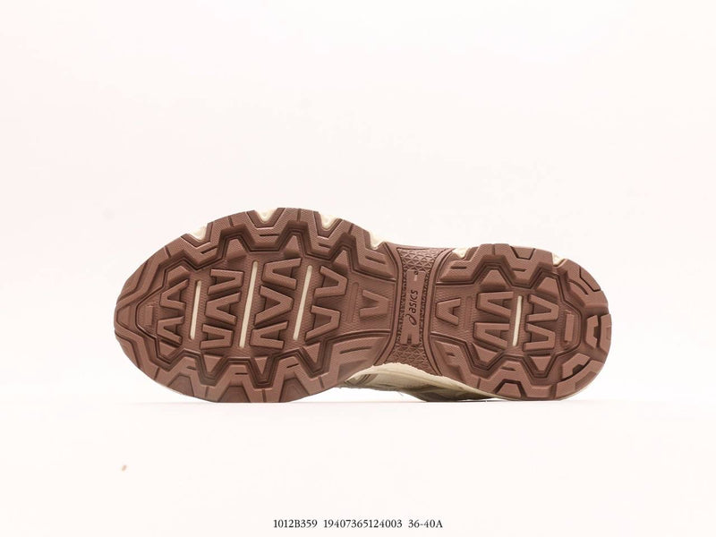 حذاء Asics GEL-VENTURE 6 باللون الرمادي الكريمي
