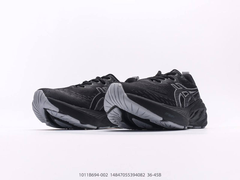حذاء ASICS Novablast 4