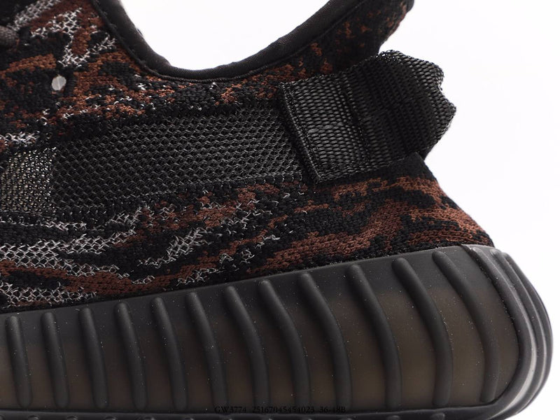 حذاء أديداس YEEZY BOOST 350 V2 باللونين الأسود والأزرق بتصميم تيرانوصور