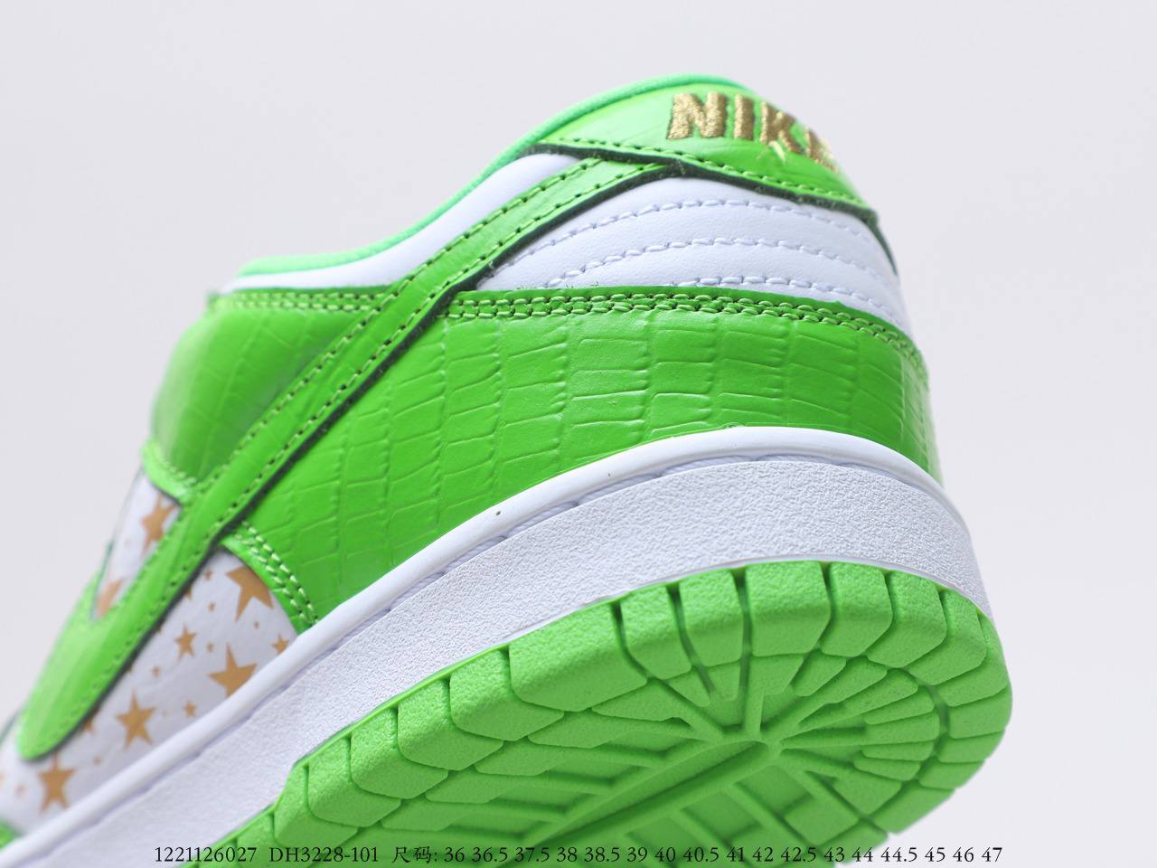 Nike Dunk Low Supreme White and green