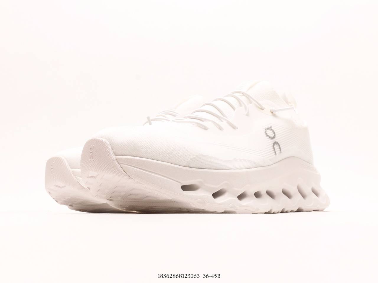 حول تشغيل Cloudtilt LOEWE All White