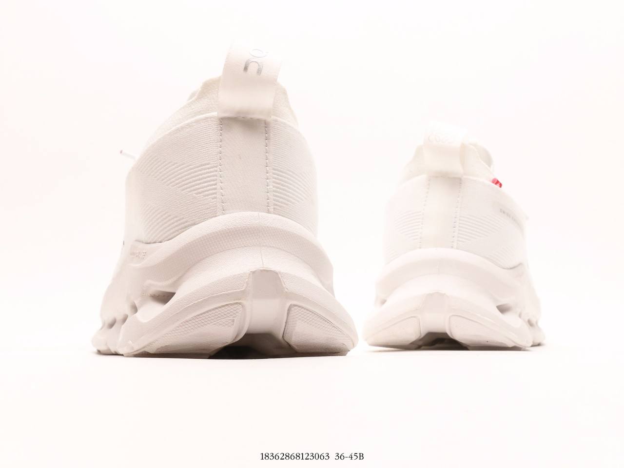 حول تشغيل Cloudtilt LOEWE All White