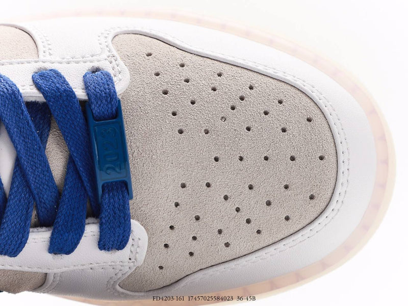 حذاء Nike SB Dunk Low من عام الأرنب