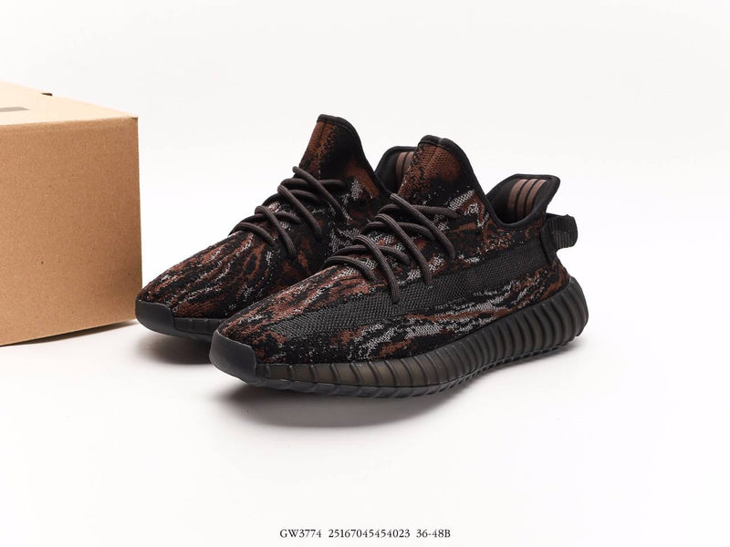 حذاء أديداس YEEZY BOOST 350 V2 باللونين الأسود والأزرق بتصميم تيرانوصور