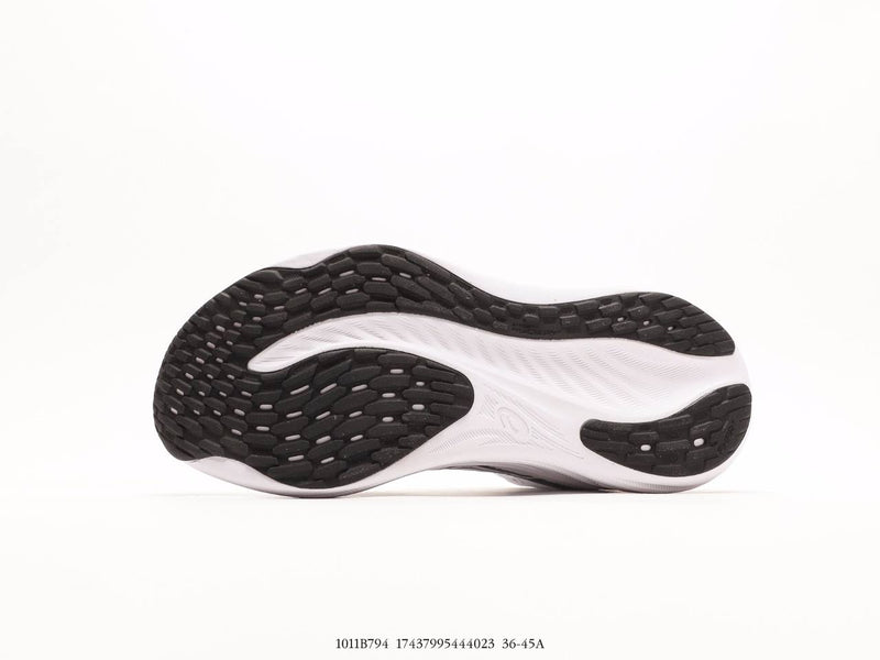 حذاء Asics Gel-Nimbus 26 باللون الأبيض