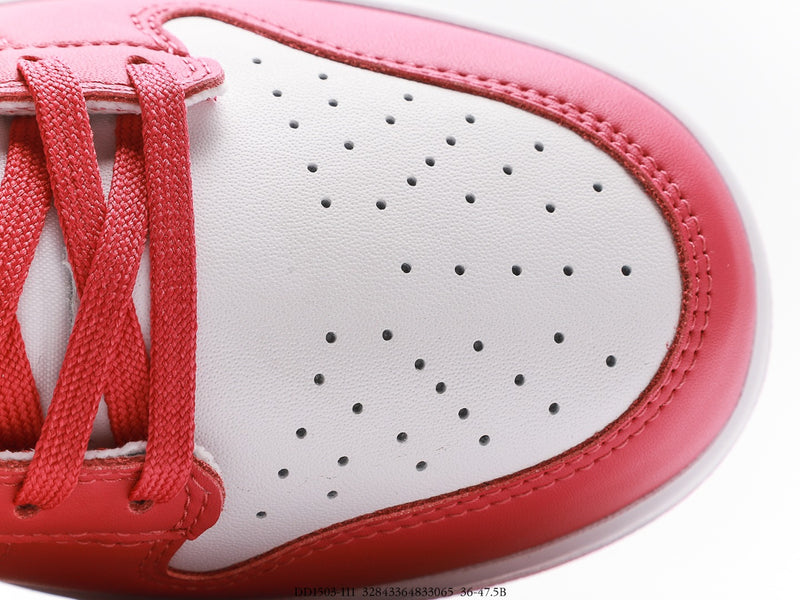 حذاء Nike SB Dunk Low Archeo Pink