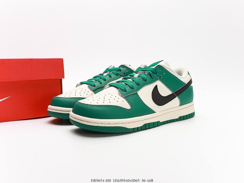 حذاء Nike Dunk Low “Lottery” باللونين الأبيض والأخضر