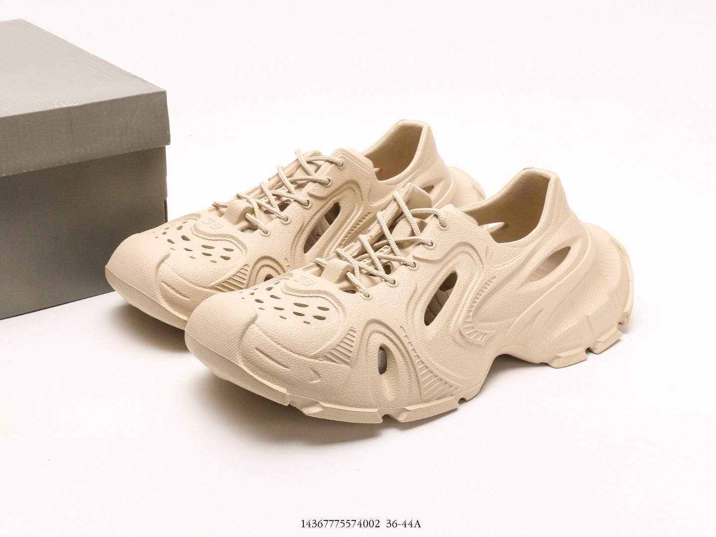 حذاء Balenciaga HD برباط باللون البيج