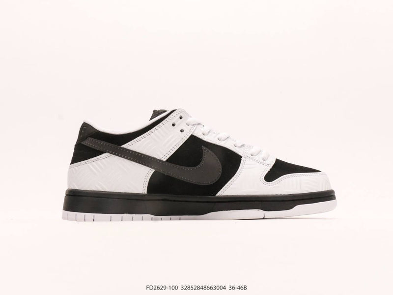 حذاء Nike SB Dunk Low TIGHTBOOTH