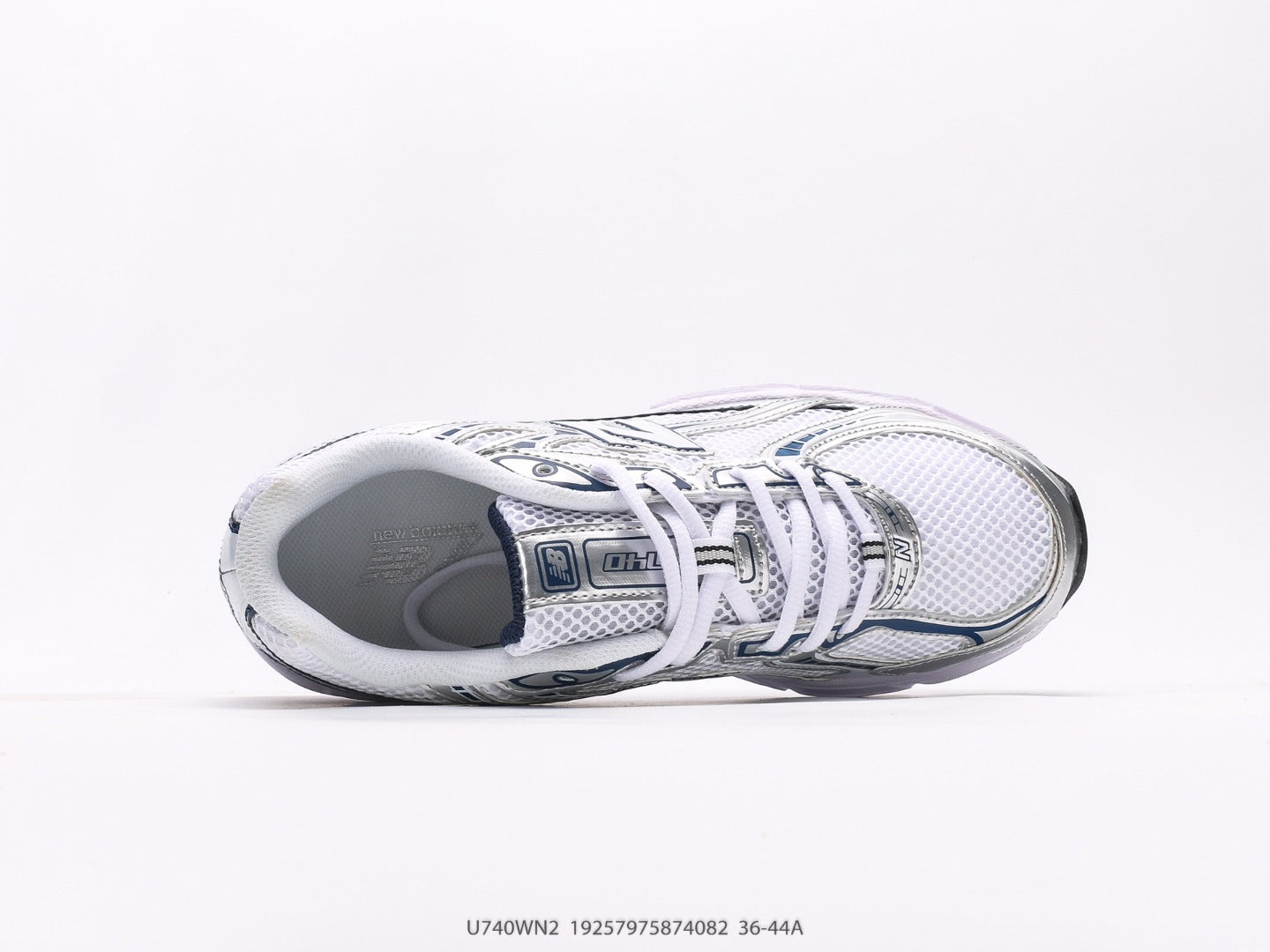 حذاء نيو بالانس 740v2 أبيض فضي