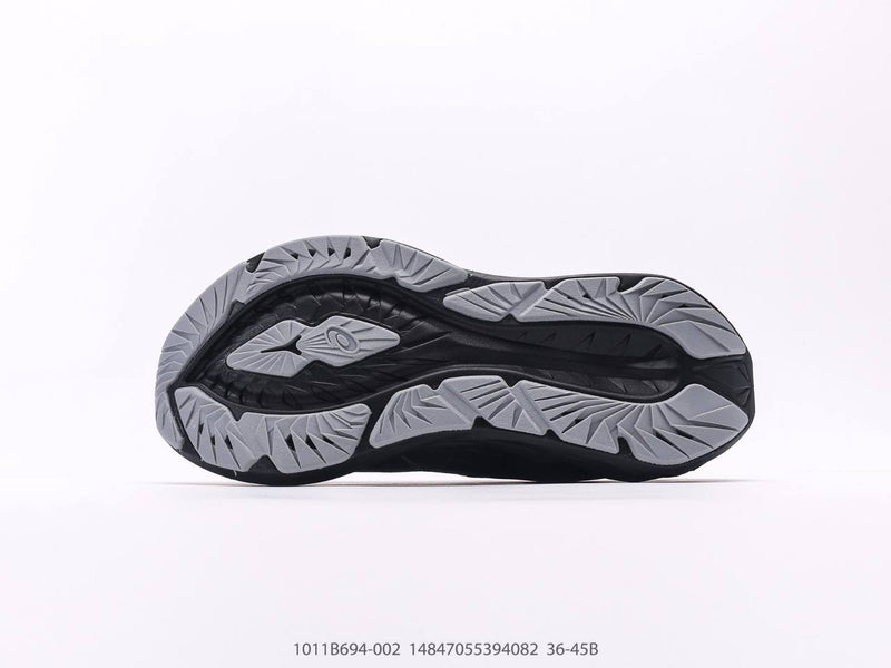حذاء ASICS Novablast 4