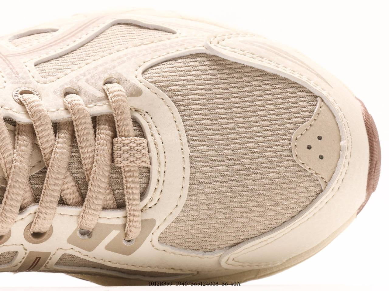 حذاء Asics GEL-VENTURE 6 باللون الرمادي الكريمي
