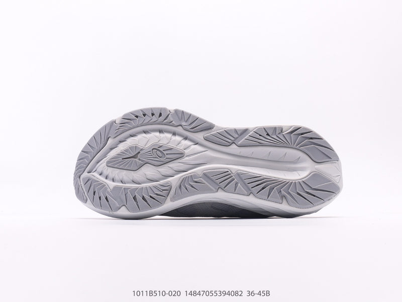 حذاء ASICS Novablast 4