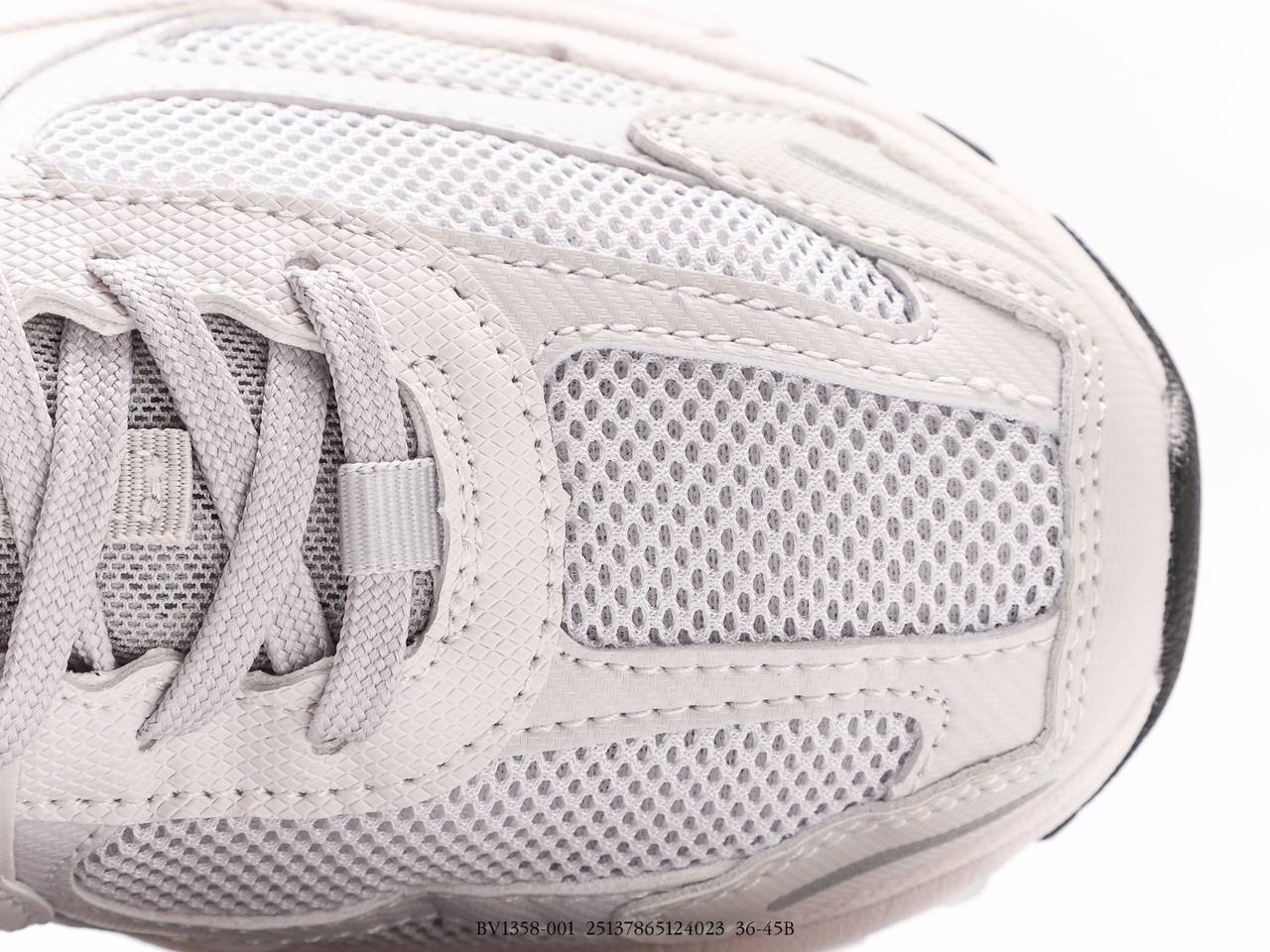 حذاء Nike NK Zoom Vomero 5 أبيض ورمادي غامق