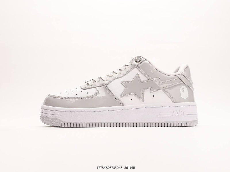 حذاء A Bathing Ape Bape Sta Low من الجلد اللامع باللون الأبيض والرمادي (2023)