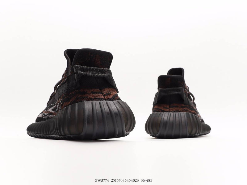 حذاء أديداس YEEZY BOOST 350 V2 باللونين الأسود والأزرق بتصميم تيرانوصور