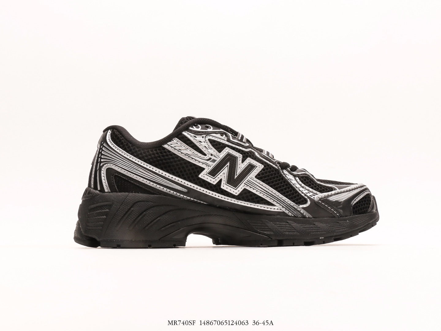 حذاء نيو بالانس 740v2 باللون الأسود